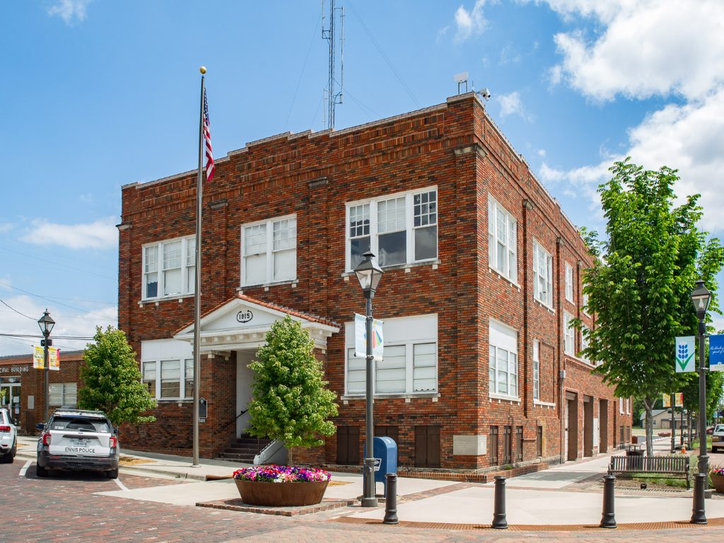 Ennis City Hall in downtown Ennis, Texas