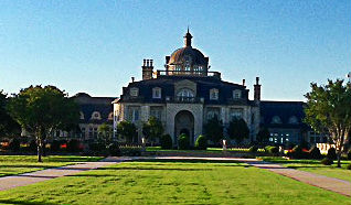 Champ d'Or estate in Hickory Creek, Texas