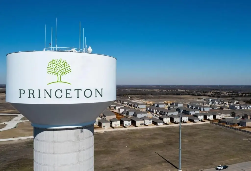 Princeton Texas water tower overlooking new home construction, the fast-growing Collin County community served by Lowes Chimney Sweep